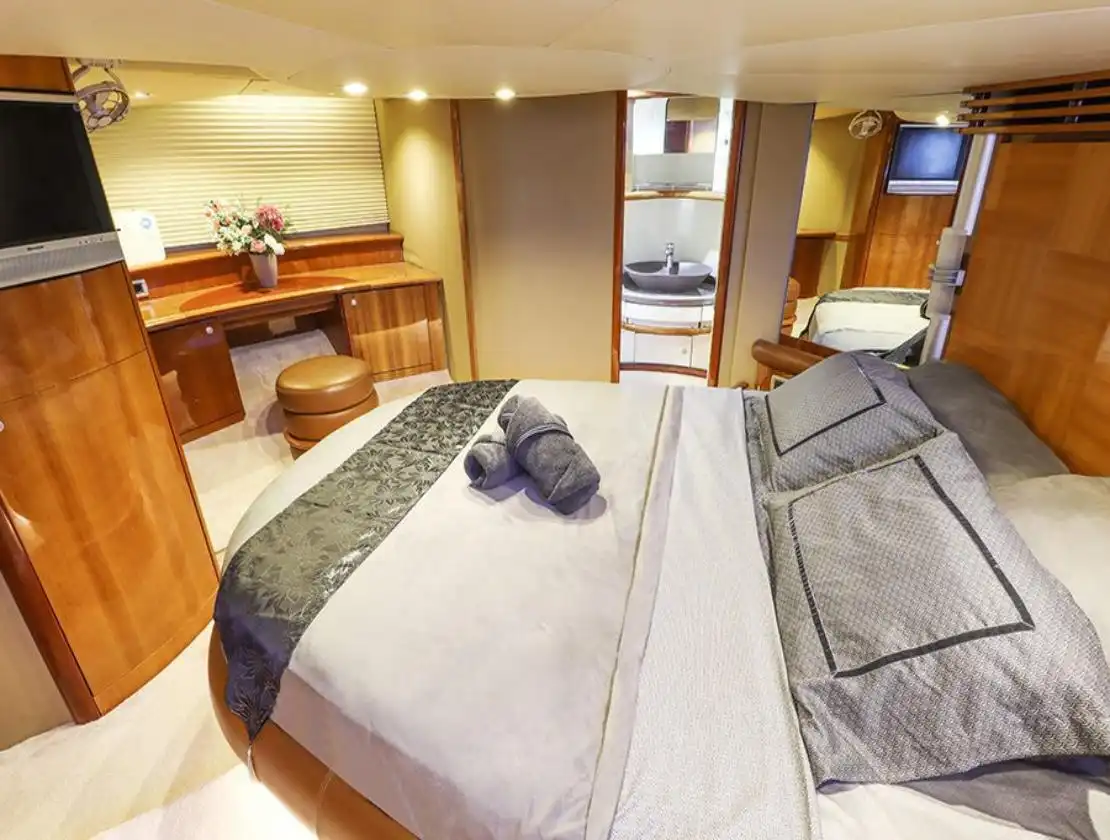 Antalya Yat Kiralama 19m Azimut 55 Fly